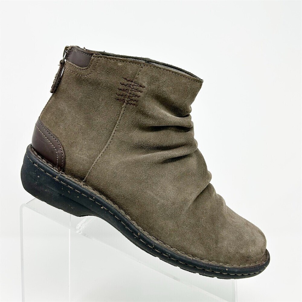 Clarks Artisan Womens Flat Ankle Booties Brown Suede Size 7.5 Wide Fall Comfort